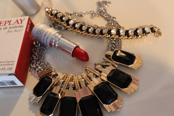 jewelry necklace lipstick